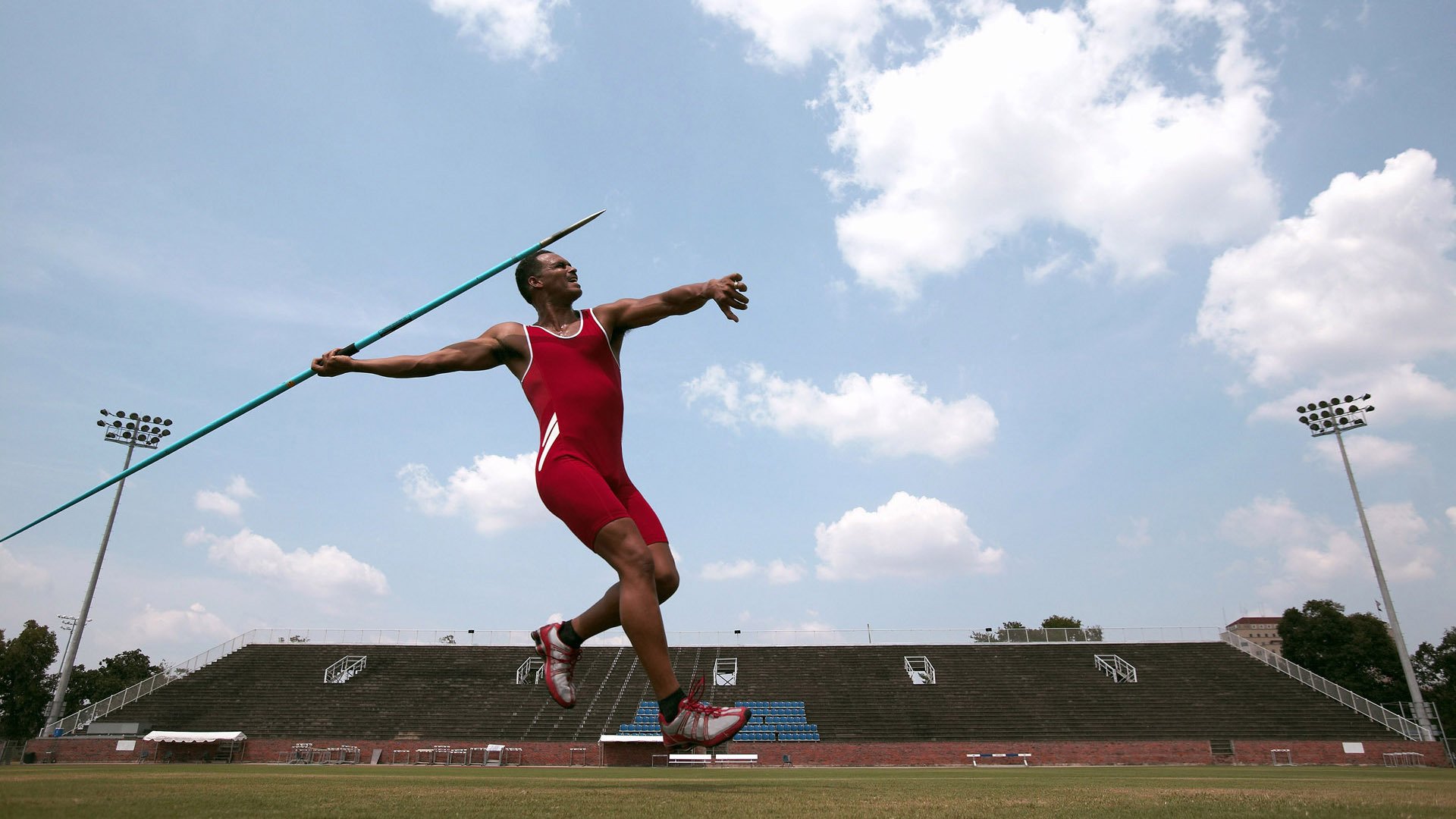 接力预赛美国轻松晋级 冠军热门，接力赛美国单独重赛